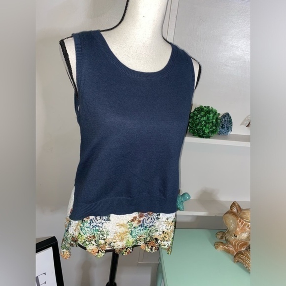 Moth by Anthropologie Blue Sleeveless Top with Floral S Lace Crochet Detail